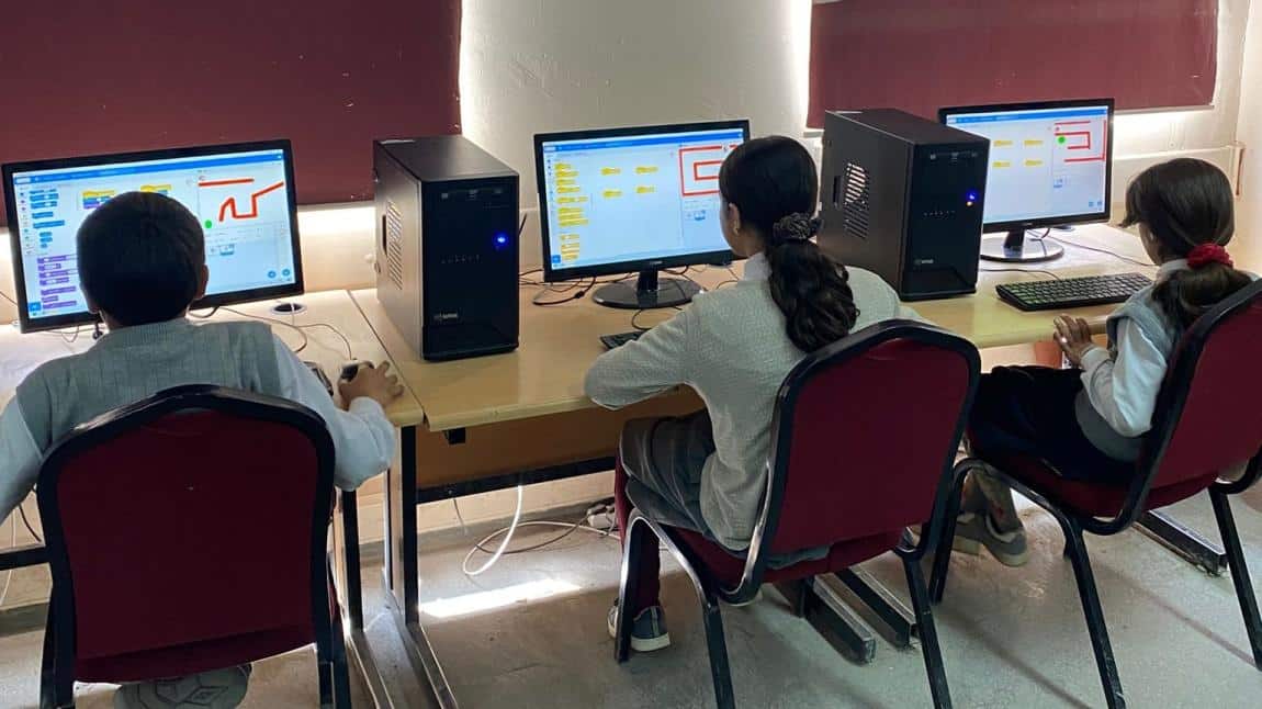 Genç Ar-Ge Projesi Kapsamında Öğrencilerimiz Kendi Oluşturdukları Oyunları Oynadılar
